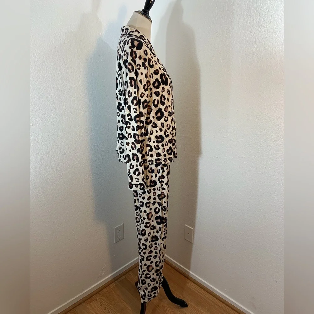 🌹New Listing🌹NWT Stars Above Women’s Animal Print Pajamas Sleepwear